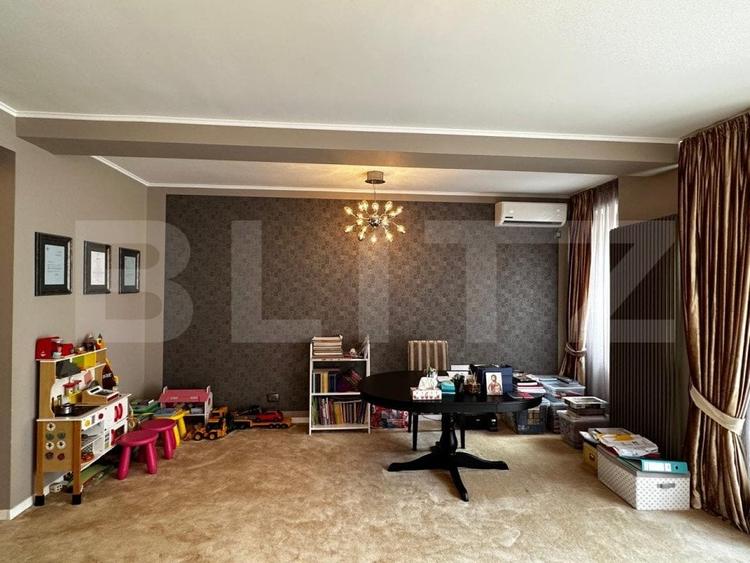 Penthouse cu 7 camere decomandat, mobilat în Drumul Poienii