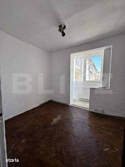 Apartament cu 4 camere decomandat în Central
