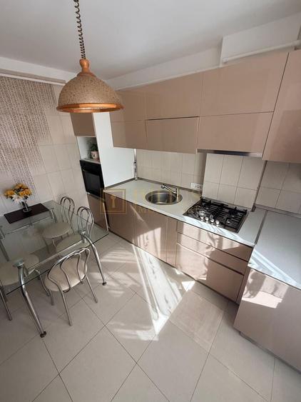 Apartament cu 3 camere circular, mobilat în Lipovei