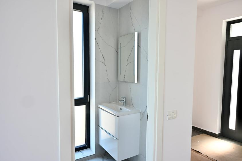 Duplex cu 5 camere cu Piscina în Odăi