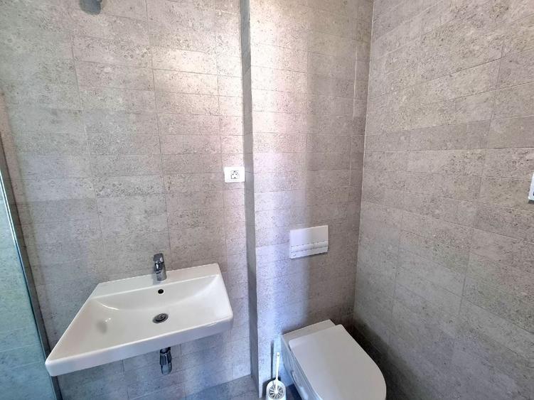 Duplex cu 5 camere cu Canalizare în Dumbrăvița