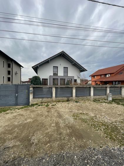 Casă cu 4 camere în Central