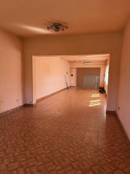 Casă cu 4 camere semidecomandat în Central