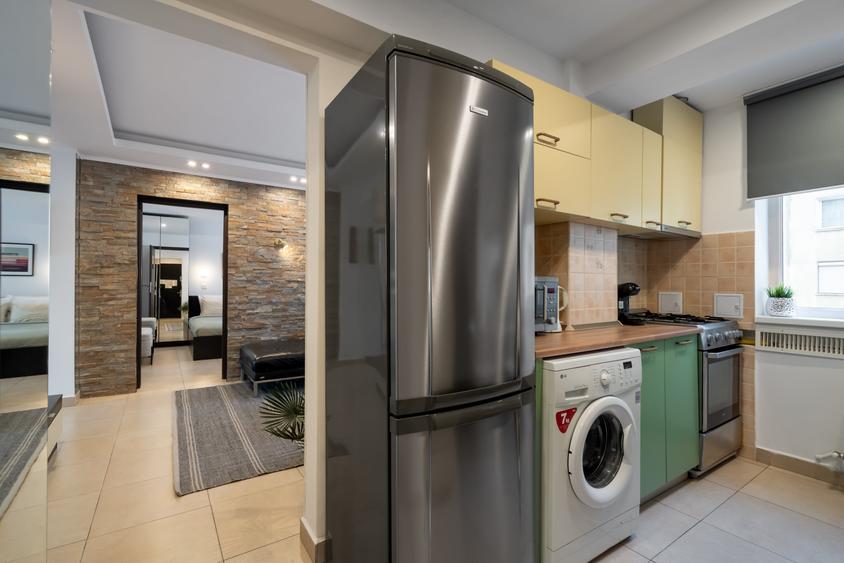 Apartament cu 3 camere semidecomandat în Universitate