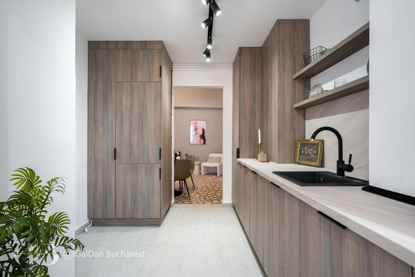 Apartament cu 6 camere, mobilat în P-ța Universității