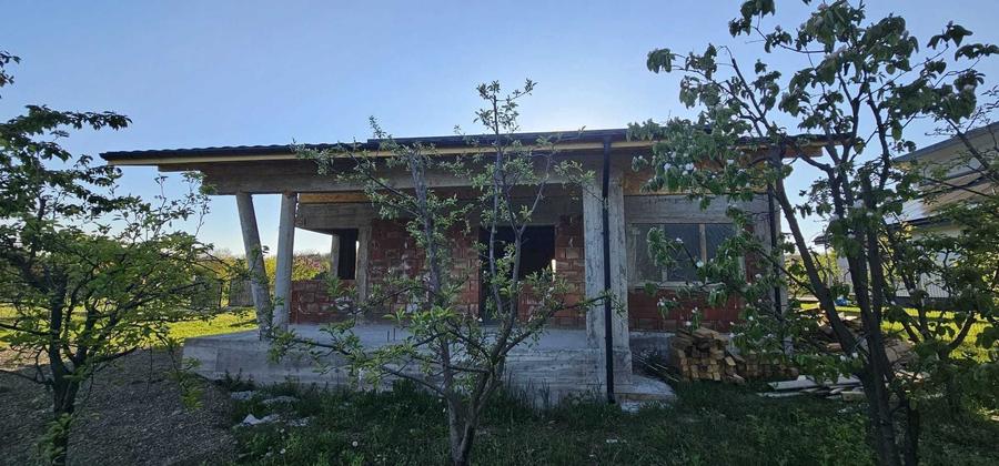 Casă cu 4 camere în Central