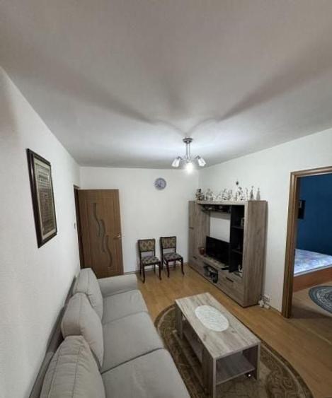 Apartament cu 2 camere semidecomandat, mobilat în Tomis III