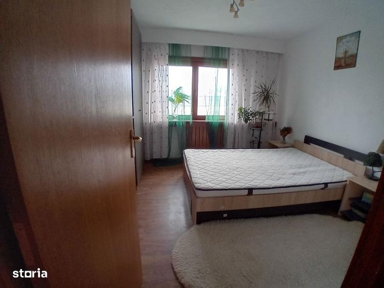 Apartament cu 4 camere decomandat, mobilat în Colentina