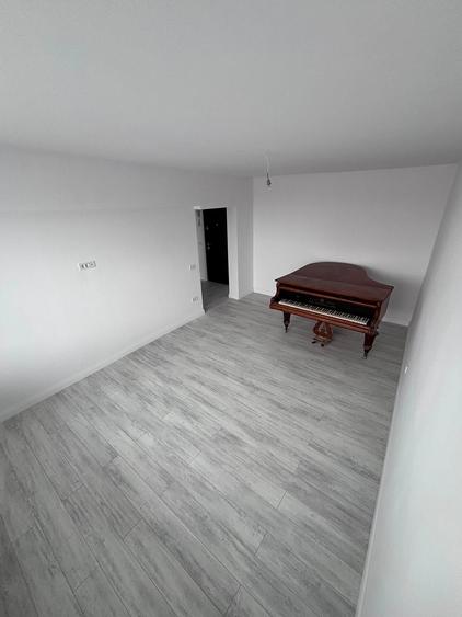 Apartament cu 3 camere decomandat în Titulescu