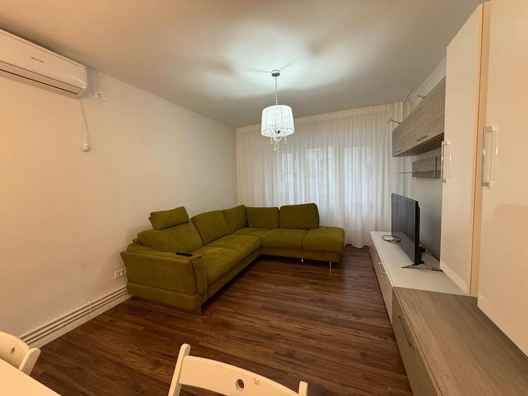 Apartament cu 3 camere decomandat, mobilat în Gara