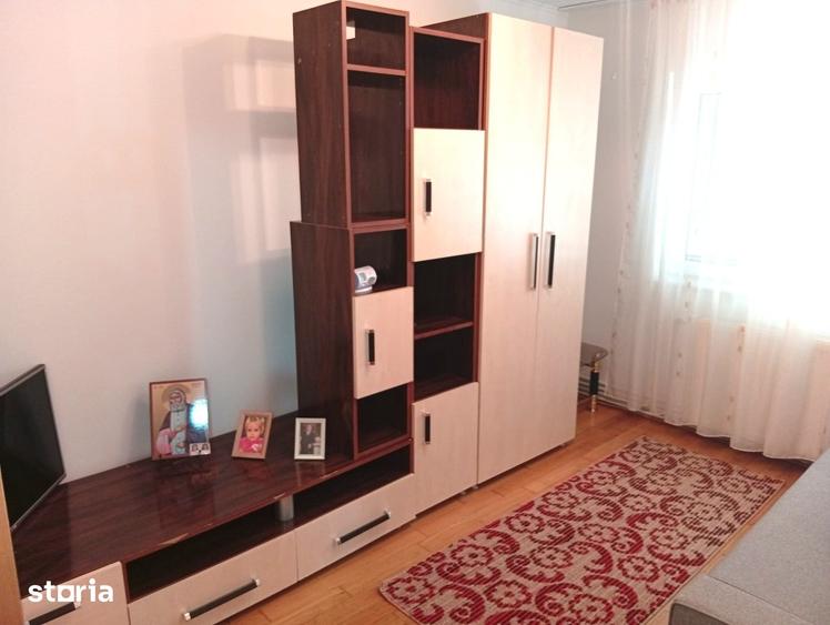 Apartament cu 3 camere decomandat în Alfa