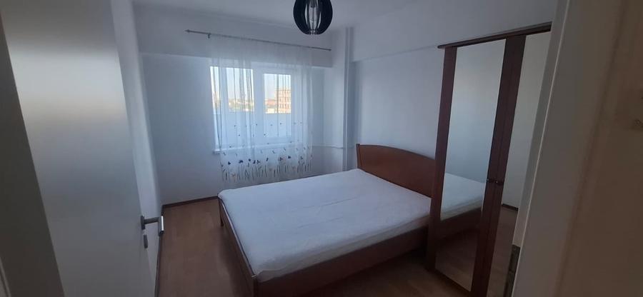 Apartament cu 3 camere decomandat în Bucur Obor