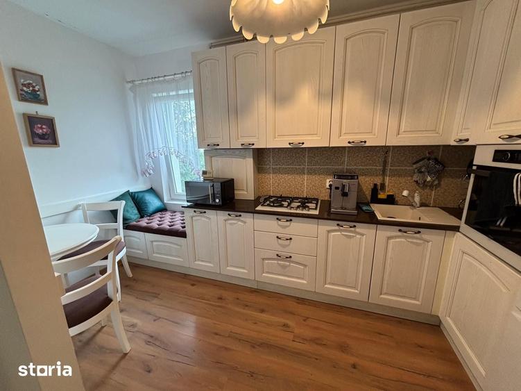 Apartament cu 3 camere decomandat în Europa