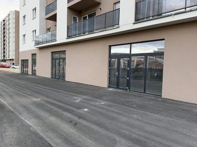Spațiu comercial, de 557 mp, în Florești