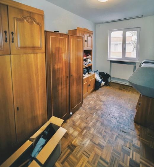 Apartament cu 3 camere semidecomandat în Mureșeni