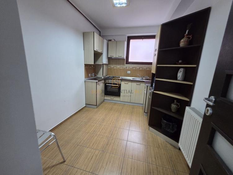 Apartament cu 4 camere decomandat în Olteniței