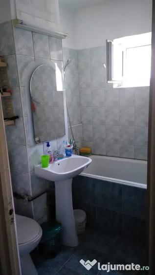 Apartament cu 3 camere decomandat în Lipovei