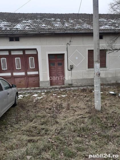 Casă cu 6 camere în Sacu