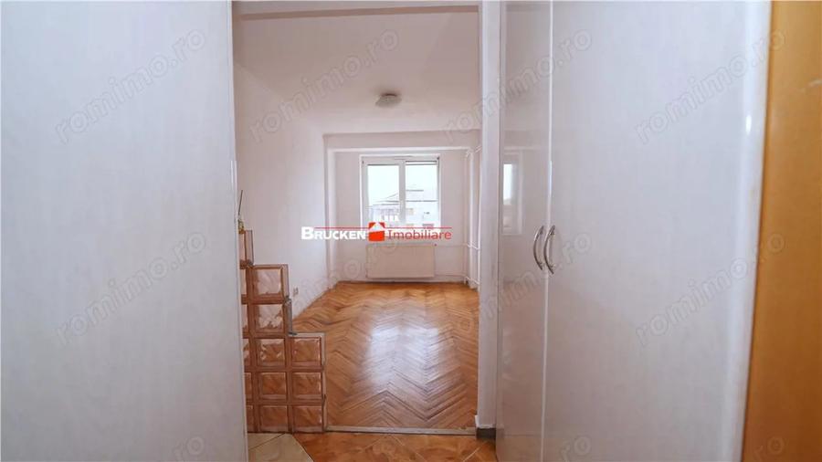 Apartament cu 3 camere decomandat în Decebal