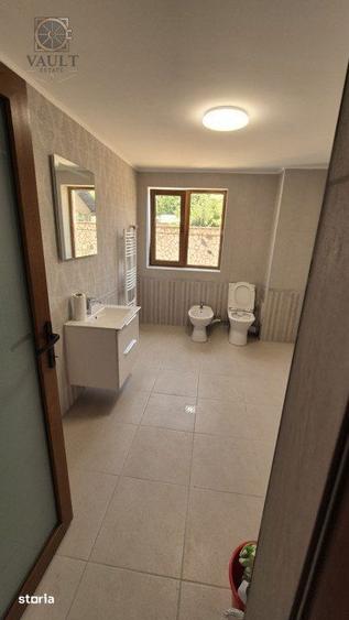Casă cu 9 camere cu Teren 510 Mp în Crevedia