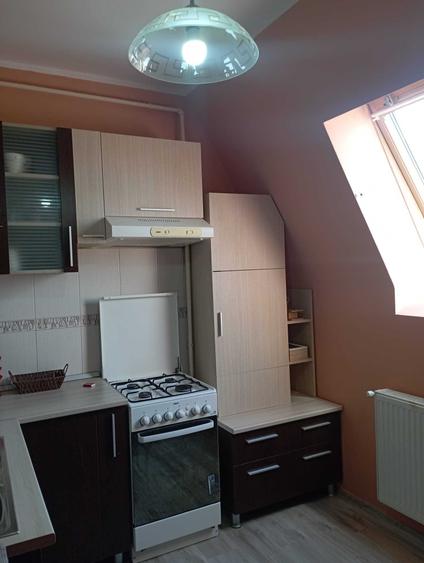 Apartament cu 3 camere decomandat în Zăvoi