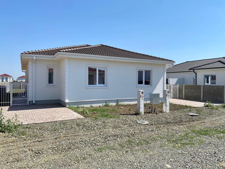 Duplex cu 3 camere cu Canalizare în Remetea Mare