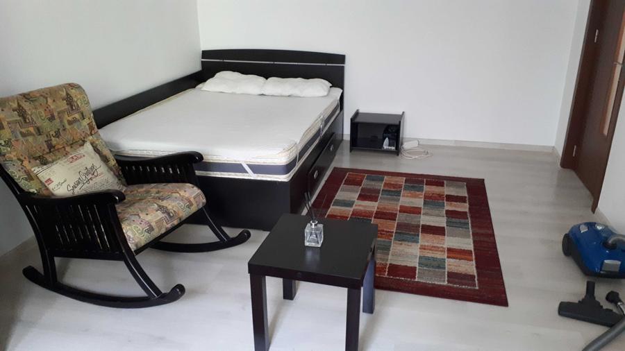 Garsonieră decomandată în Sud