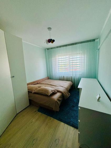 Apartament cu 3 camere decomandat în Sărari