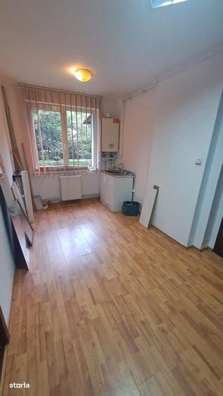 Spațiu comercial, de 90 mp, în Central