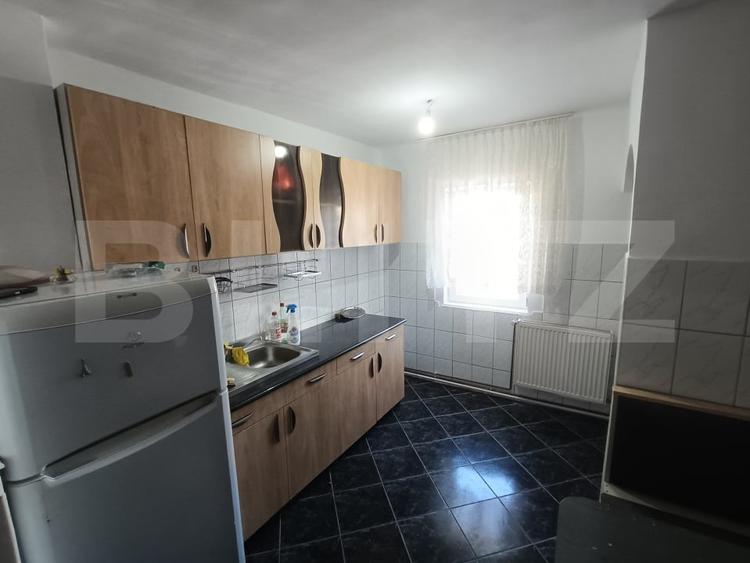 Apartament cu 3 camere decomandat, mobilat în Micro 16