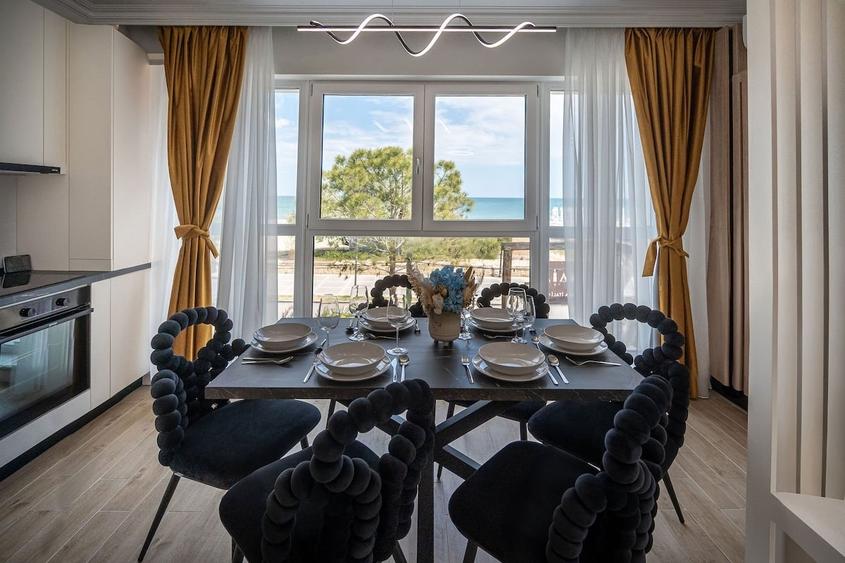 Apartament cu 3 camere decomandat în Mamaia-Sat
