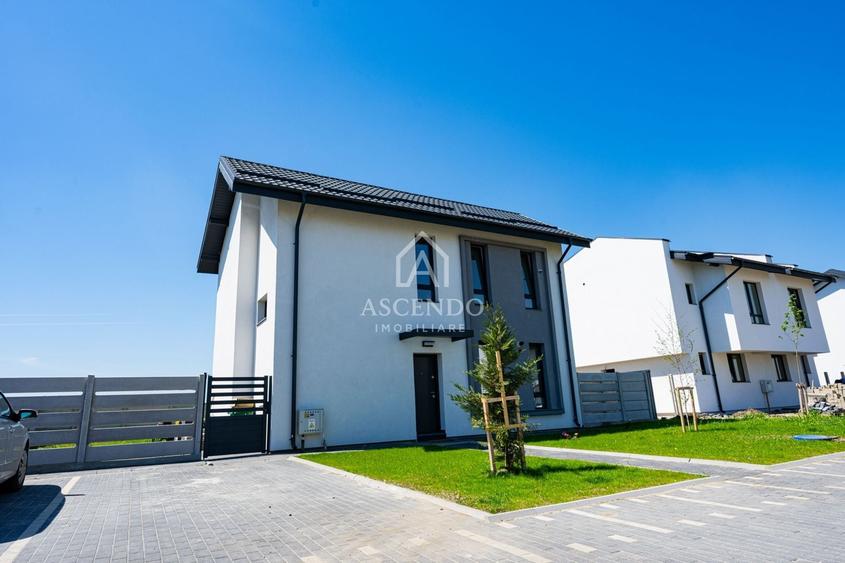Casă individuală cu 3 camere cu Canalizare în Nord-Est