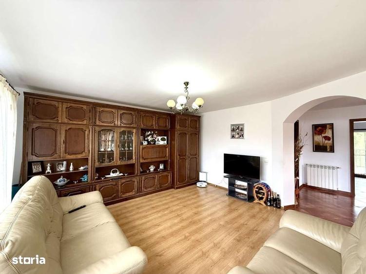 Casă cu 4 camere în Stana