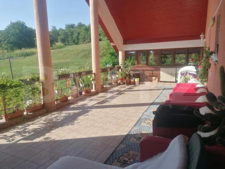 Casă cu 5 camere cu Teren 8800 Mp în Adâncata