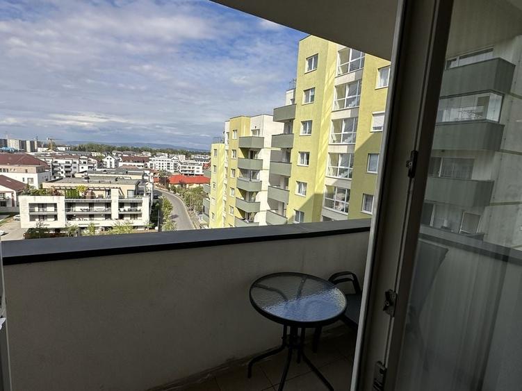 Apartament cu 2 camere nedecomandat în Tractorul