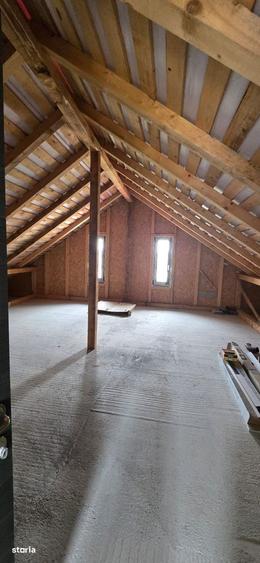 Casă cu 4 camere cu Teren 600 Mp în Bradu