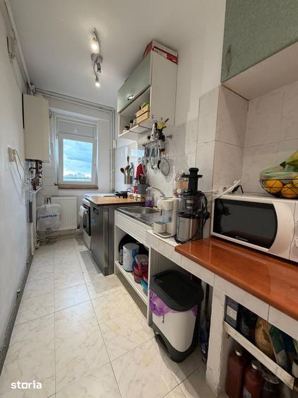 Apartament cu 3 camere semidecomandat, mobilat în Pantelimon