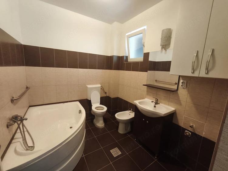Casă cu 7 camere cu Teren 370 Mp în Chișoda