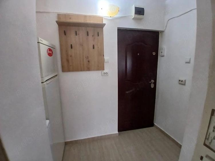 Garsonieră decomandată în Central