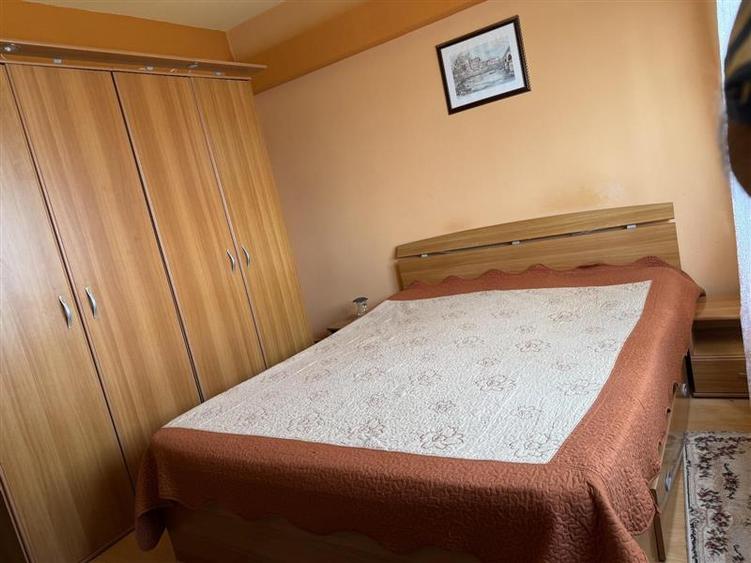 Apartament cu 4 camere decomandat, mobilat în 9 Mai