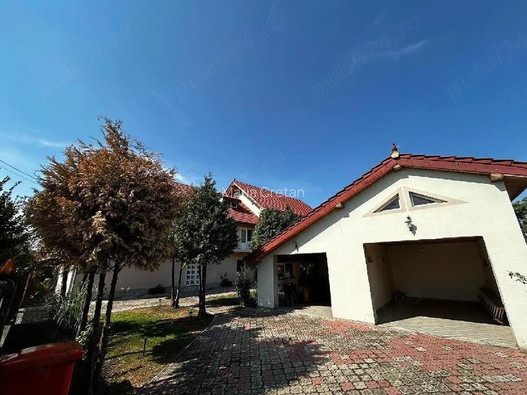 Casă cu 12 camere cu Teren 770 Mp în Central