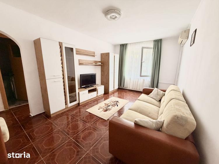 Apartament cu 3 camere semidecomandat în Pantelimon