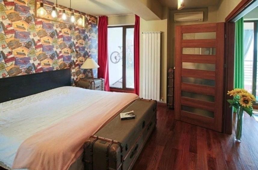 Apartament cu 3 camere semidecomandat, mobilat în Central