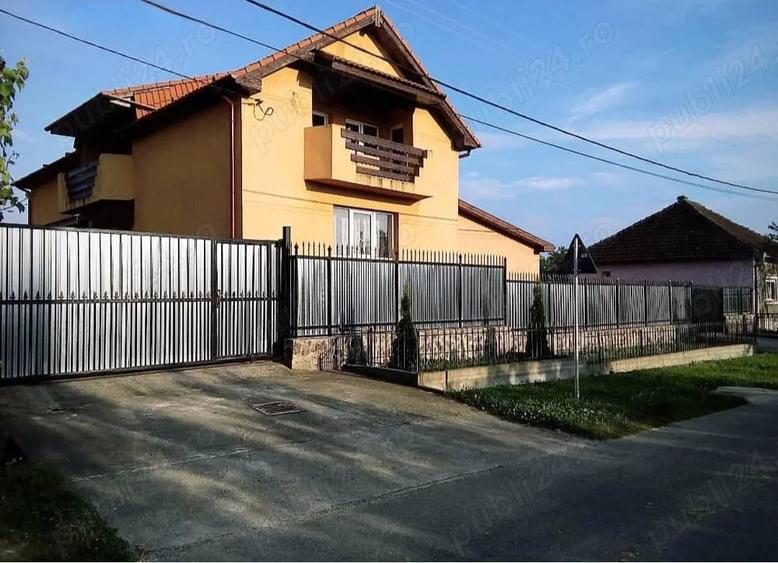 Casă cu Teren 3712 Mp în Gepiș
