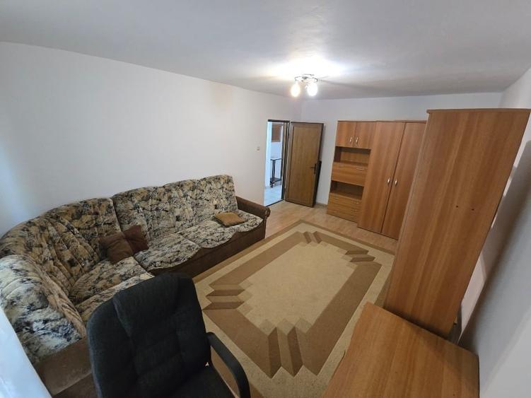 Apartament cu 3 camere decomandat, mobilat în Complex Studențesc