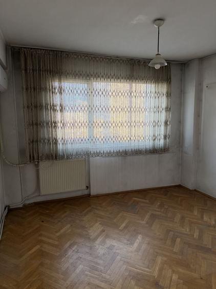 Apartament cu 4 camere decomandat în Liteni