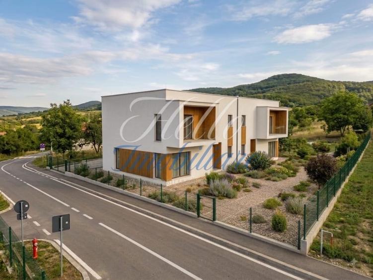 Duplex cu 4 camere cu Canalizare în Florești