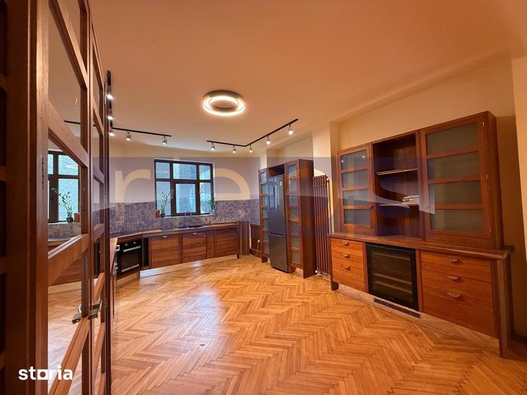 Apartament cu 4 camere în Centrul Civic