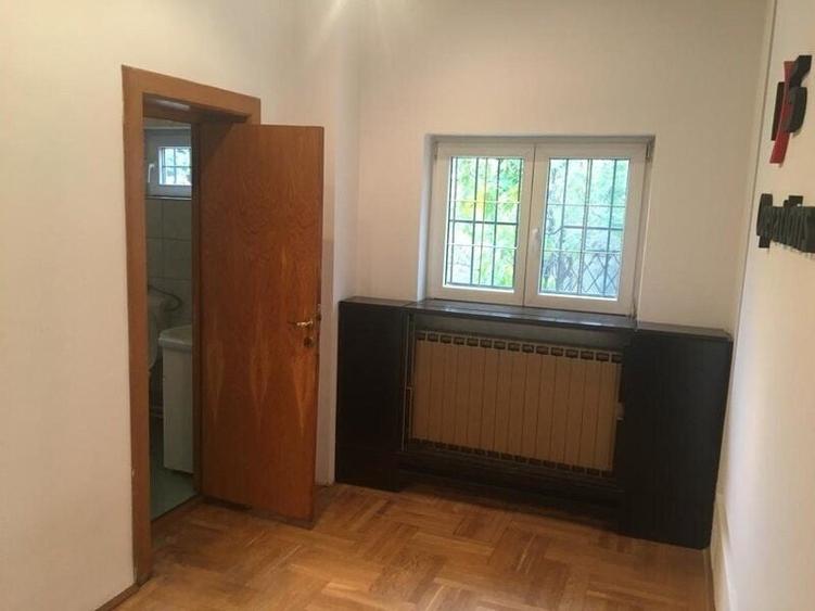 Casă individuală cu 6 camere cu Canalizare în Cotroceni