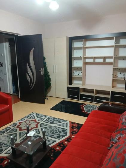 Apartament cu 2 camere semidecomandat în Podu Roș